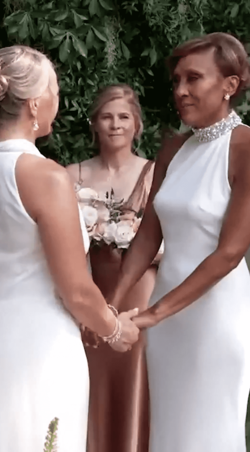 'GMA' Robin Roberts and Amber Laign exchanged vows in their backyard (@goodmorningamerica/Instagram)
