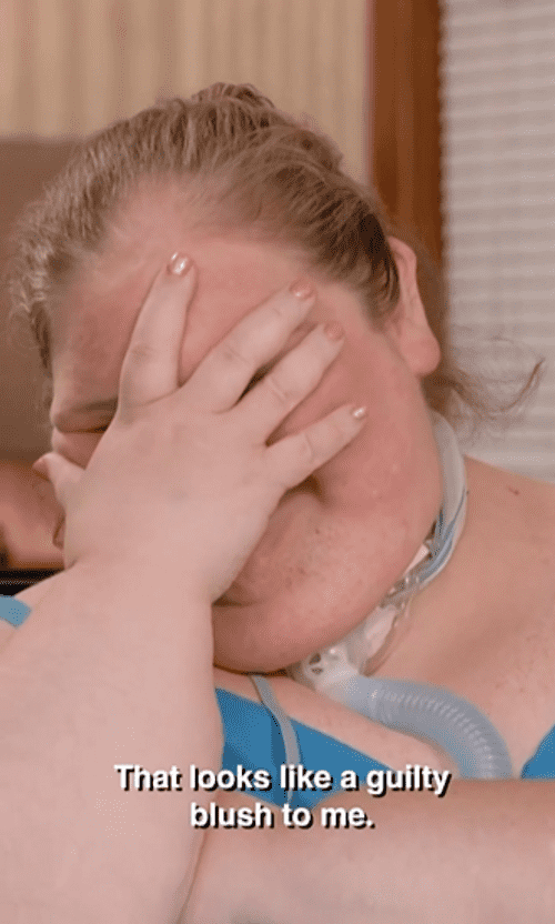 Tammy Slaton is caught blushing by her husband Caleb Willingham (@tlc/instagram)