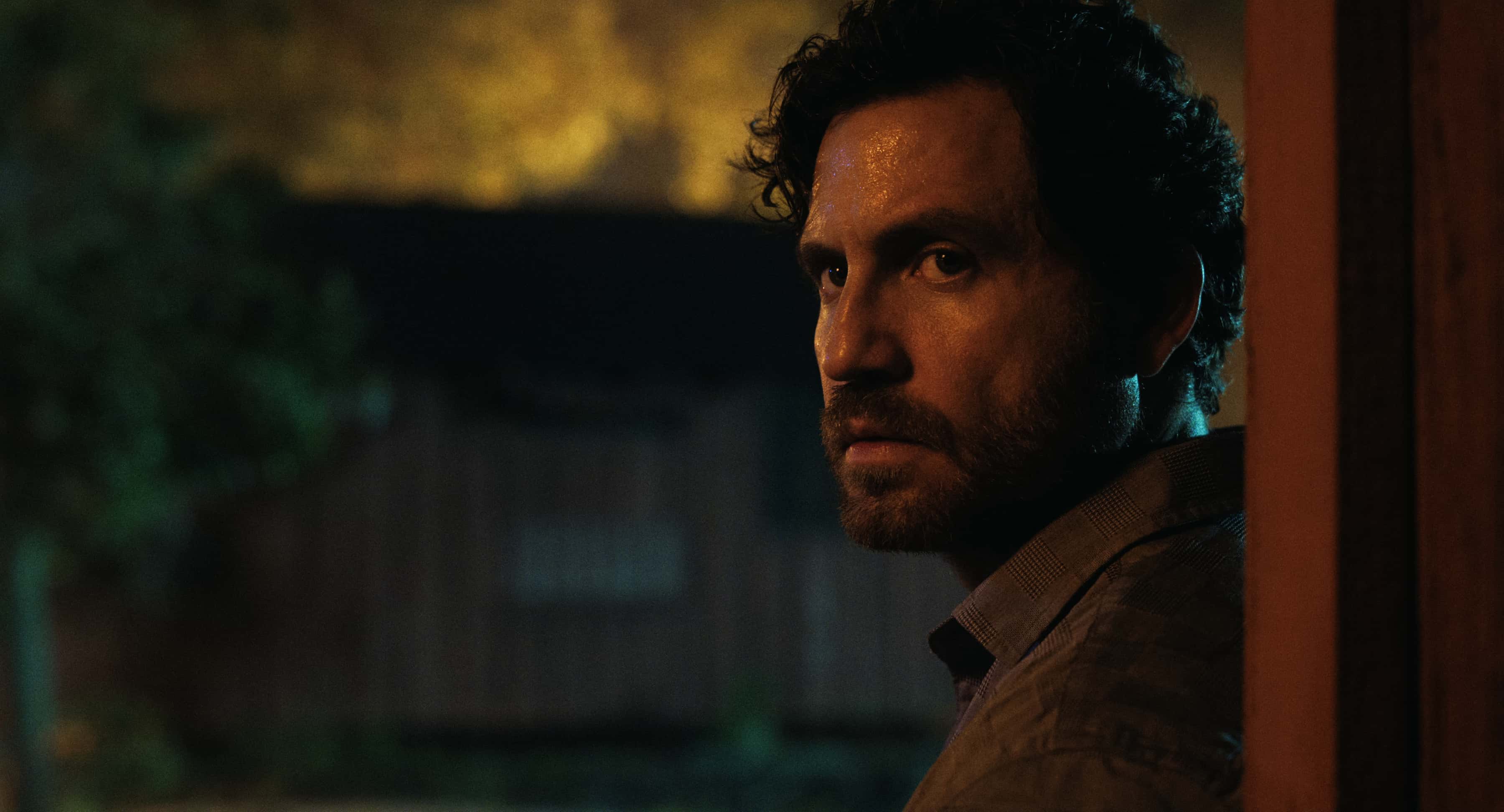 Edgar Ramírez as Mike Valentine in 'Florida Man' (Netflix)