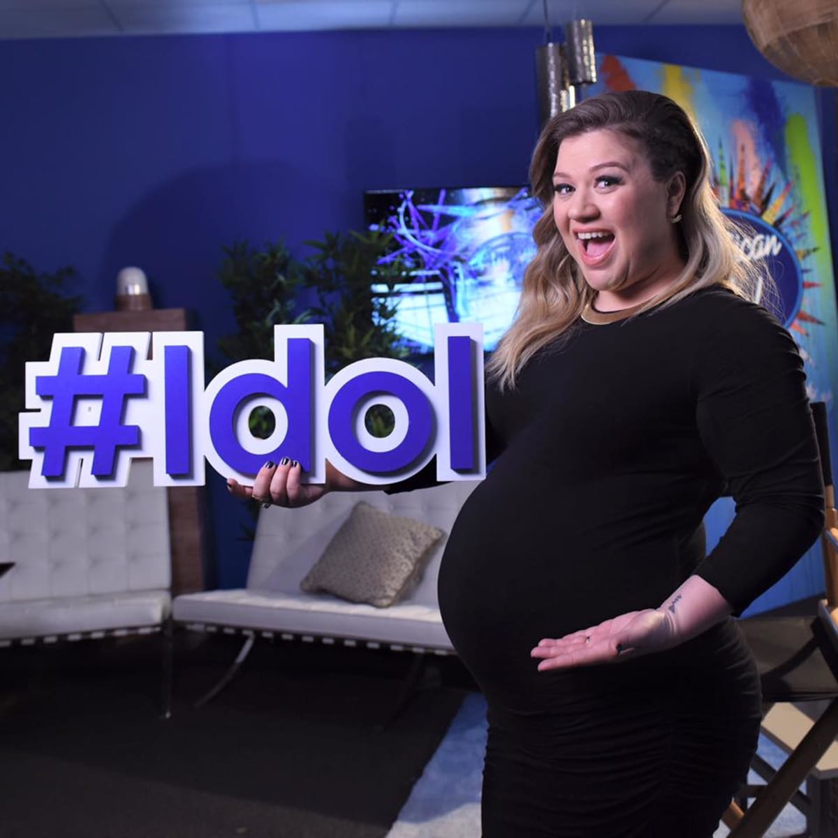 Kelly Clarkson welcomed her second child in 2016 and received criticism for her weight gain (Kelly Clarkson/Facebook)