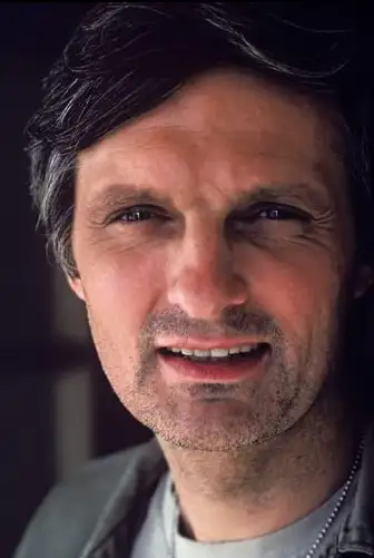 Alan Alda in 'M*A*S*H' (IMDb)
