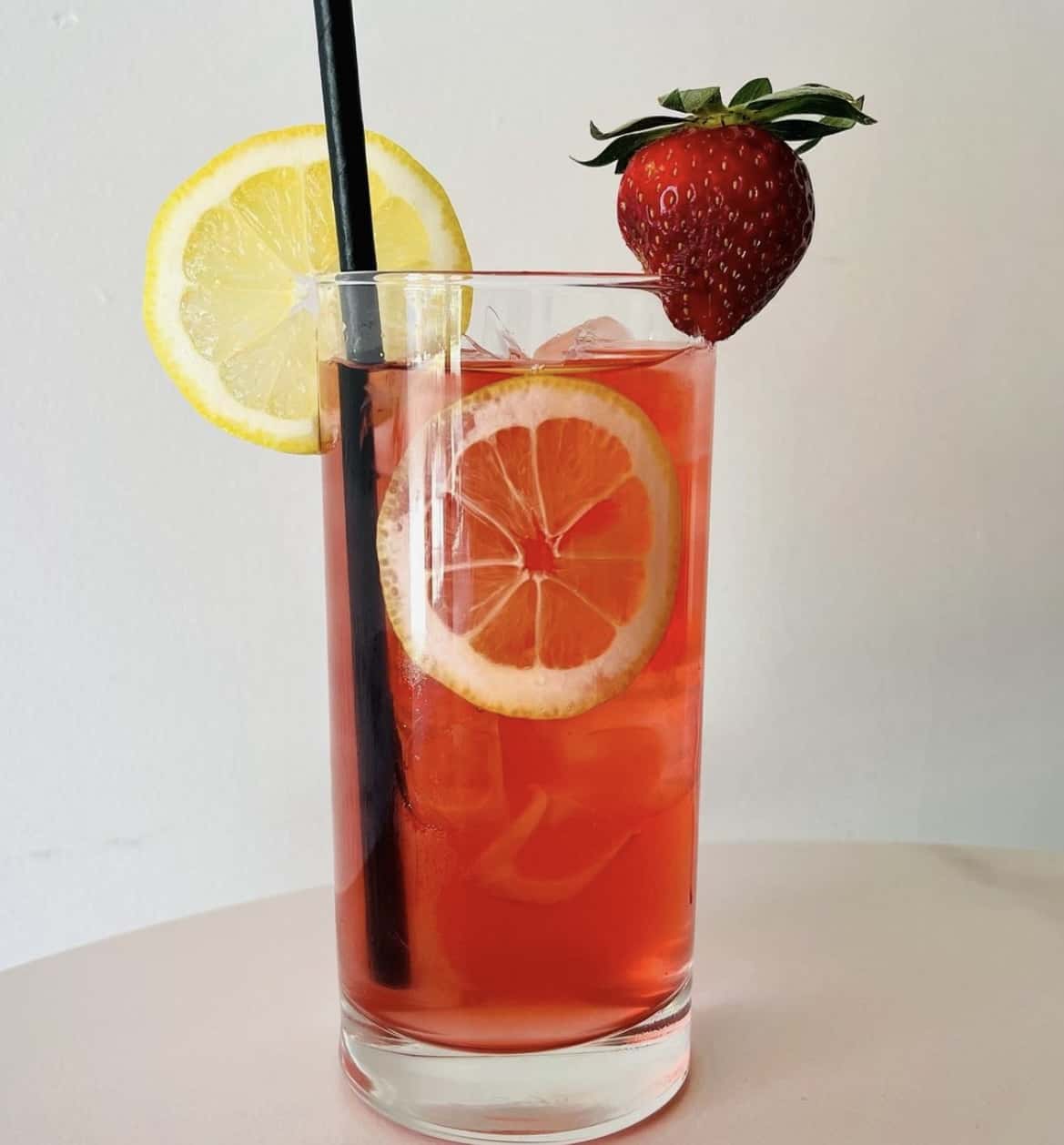 Pineapple and Hibiscus ice tea(@cafe_renis) 