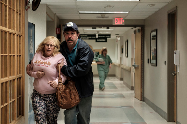 Patricia Arquette as Tillie (L), and Eric Lange as Lyle (R) in a scene from Escape at Dannemora's epsiode 6. Source: Showtime