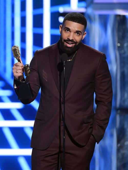 Drake accepts the award for Top Artist during the 2019 Billboard Music Awards at MGM Grand Garden Arena on May 1, 2019 in Las Vegas, Nevada.