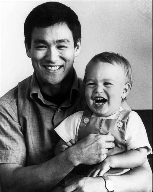 Brandon with father Bruce Lee (IMDb)