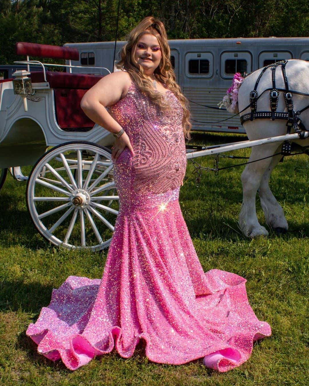 Honey Boo Boo glams in shimmery pink gown for prom (Instagram/honeybooboo)