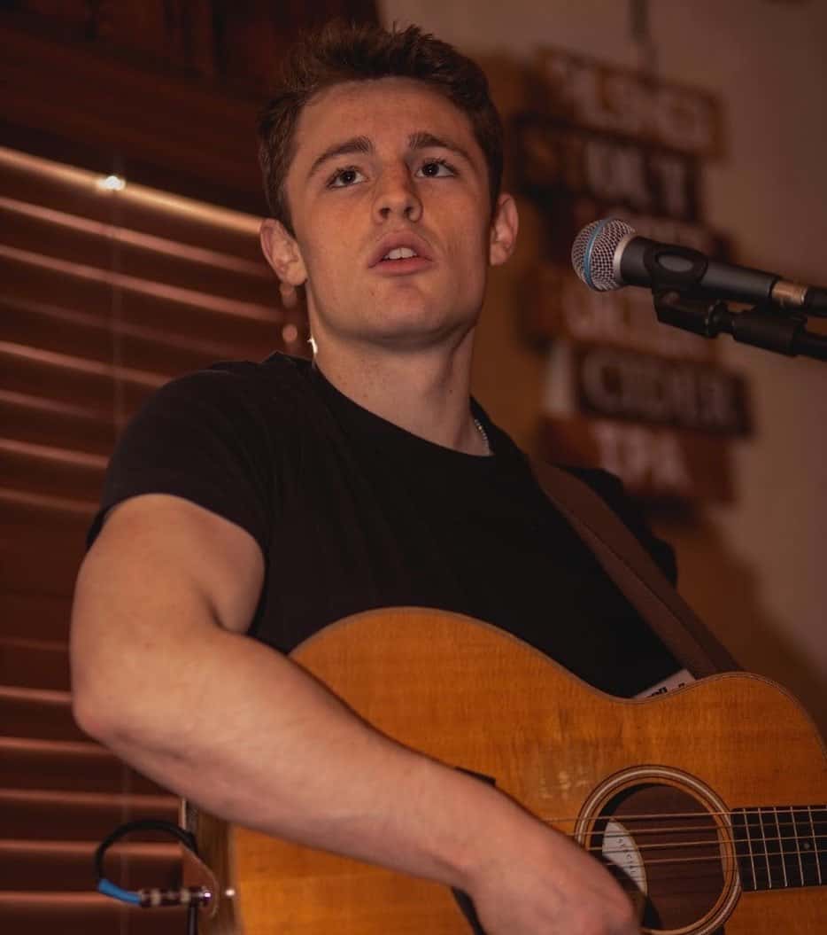 'The Voice' Season 24 singer Sam Dearie is a 20-year-old musician (Instagram/@iamsamdearie)