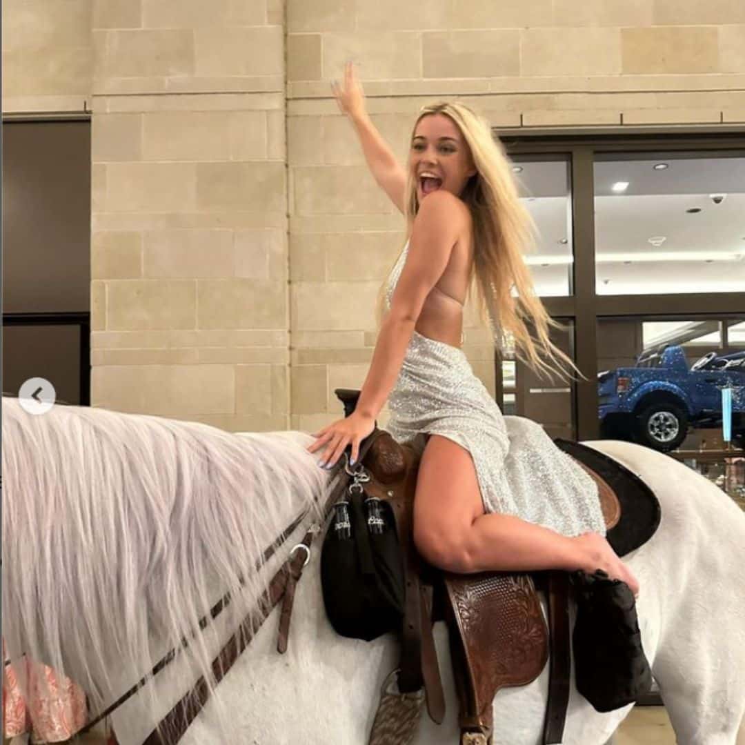 (@livvydunne/Instagram)