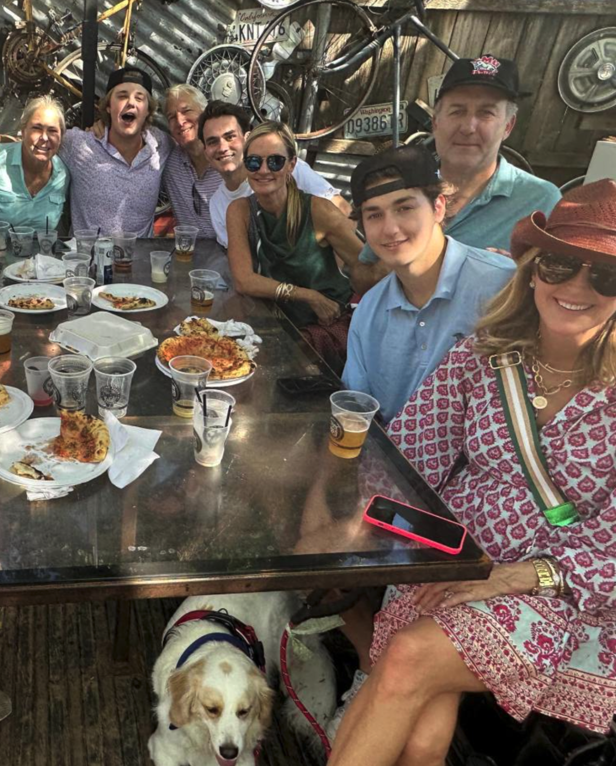 'GMA' Lara Spencer enjoyed pizza and beer with her group (@laraspencer/Instagram)