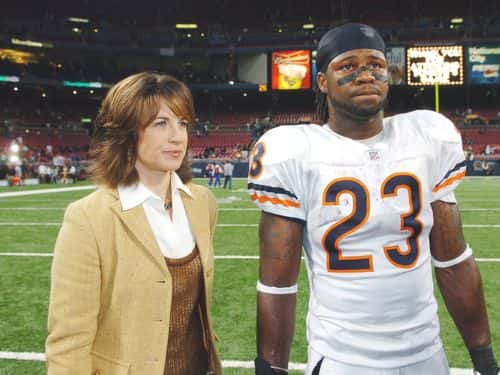 ESPN commentator Suzy Kolber with Bears kick returner Devin Hester after the ESPN Monday Night Football game between the Chicago Bears and St. Louis Rams in St. Louis, Missouri on December 11, 2006.  The Bears won 42 - 27.  (Photo by Al Messerschmidt/Getty Images)