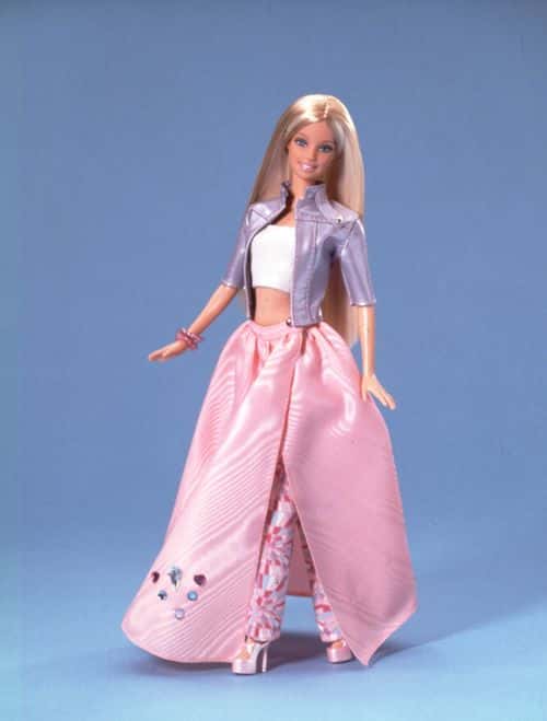 Jewel Girl Barbie has realistic bending and twisting with her new soft twist waist, perfect for posing in the 