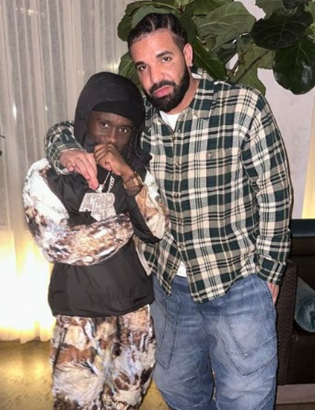 Kai Cenat took to Instagram to share a snap alongside Drake (@kaicenat/Instagram)