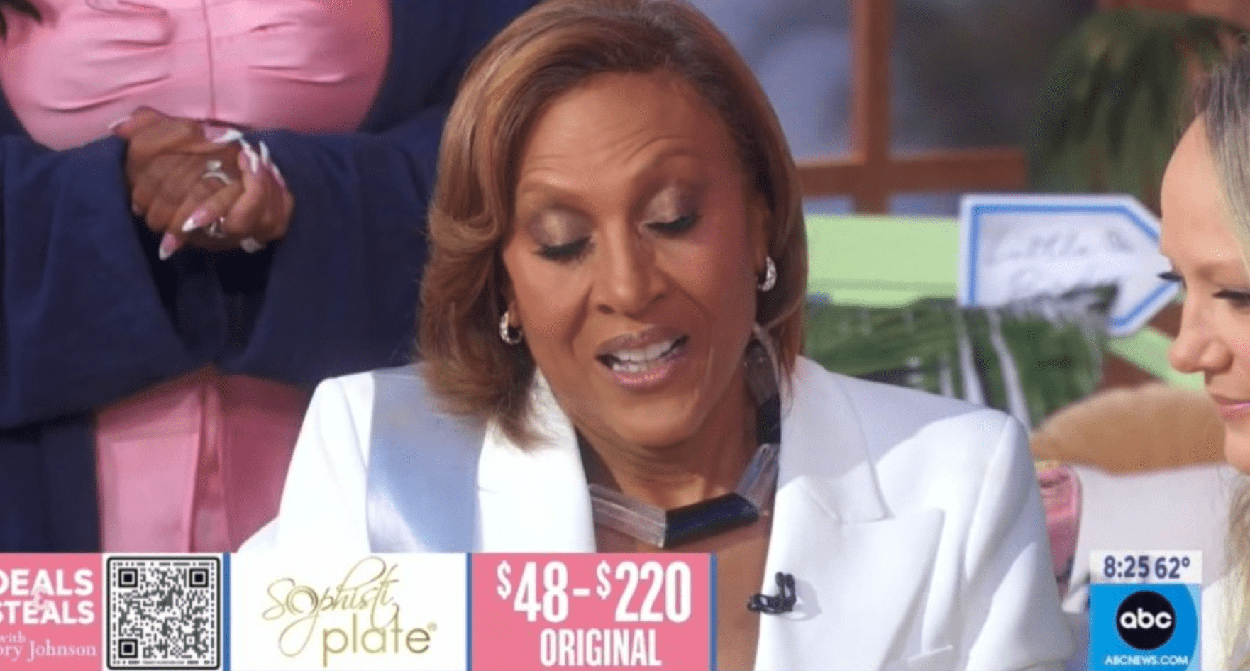 Robin Roberts had to wipe away tears after receiving a sentimental gift from her sister Sally-Ann (GMA)