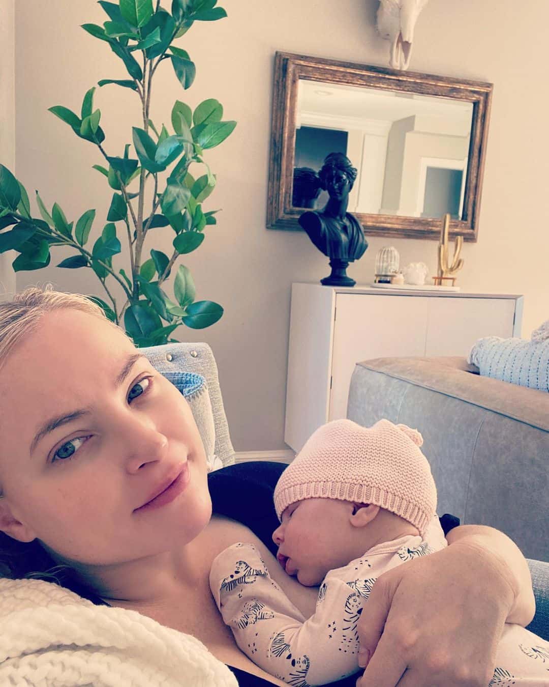 'The View' ex-co-host Meghan McCain with her daughter (@meghanmccain/Instagram)