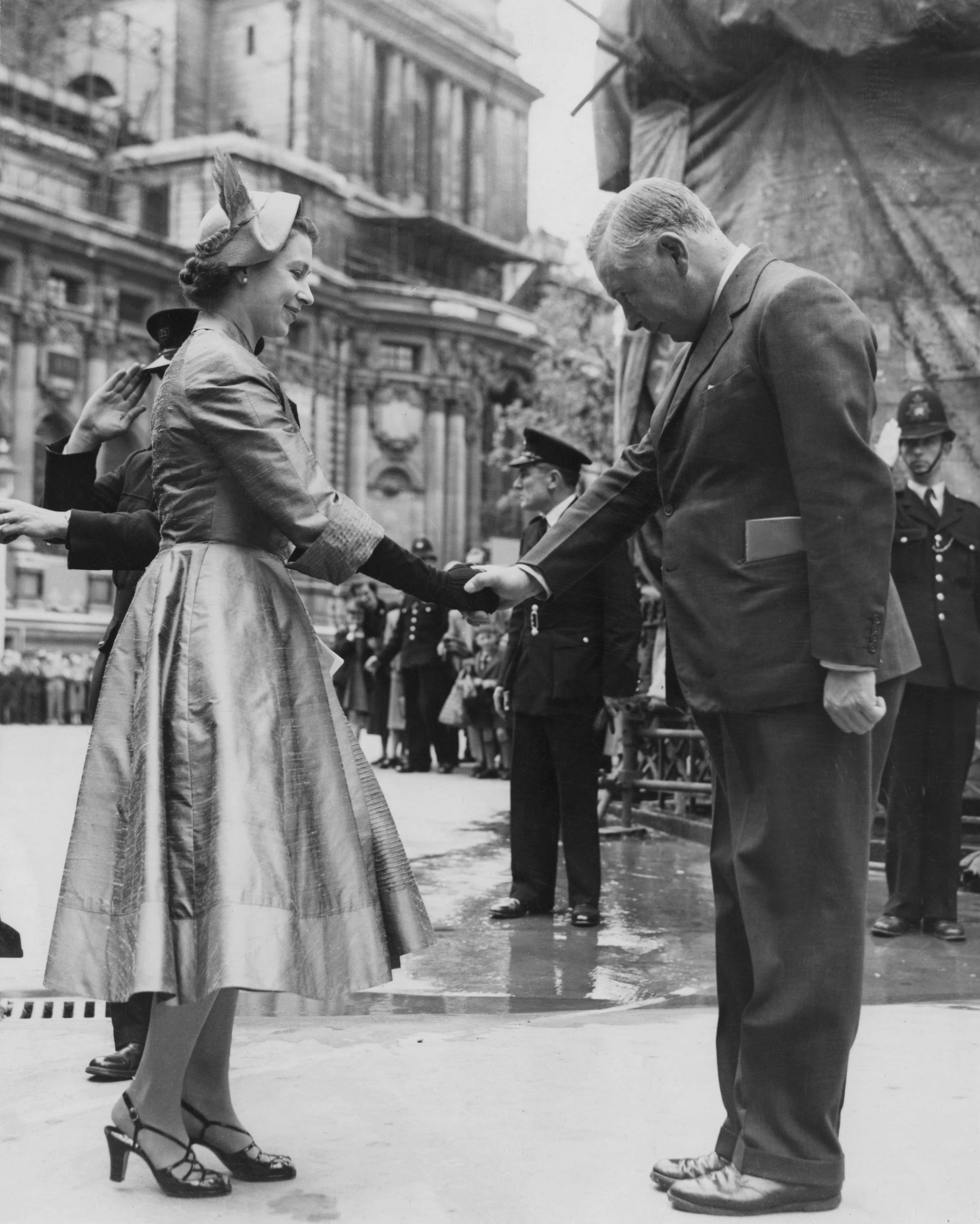 Bernard Fitzalan-Howard, 16th Duke of Norfolk (1908 - 1975), the Earl Marshal, greets Queen Elizabeth II upon her arrival at Westminster Abbey in London for a Coronation rehearsal, 22nd May 1953.  (Photo by Ron Case & Terry Fincher & Reg Burkett/Keystone/Hulton Archive/Getty Images)