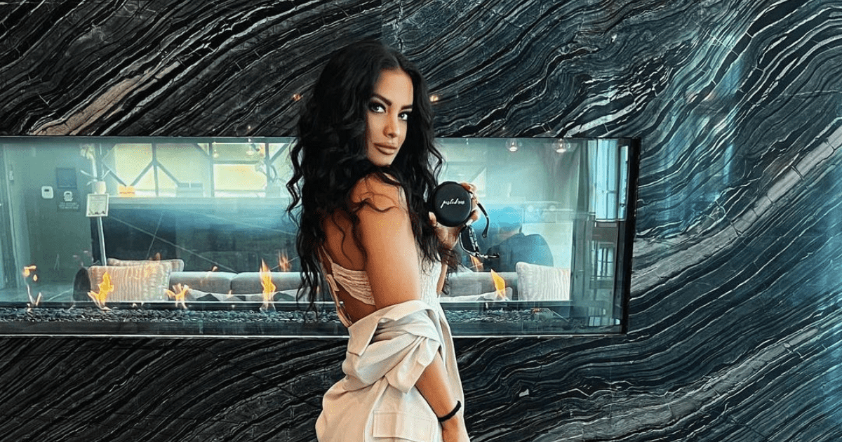 Roxanne Kaiser co-founded PastedNip, a company dedicated to a 'premium braless alternative' with 'InvisiTech nipple hiding technology' (Instagram/rickyrox_)