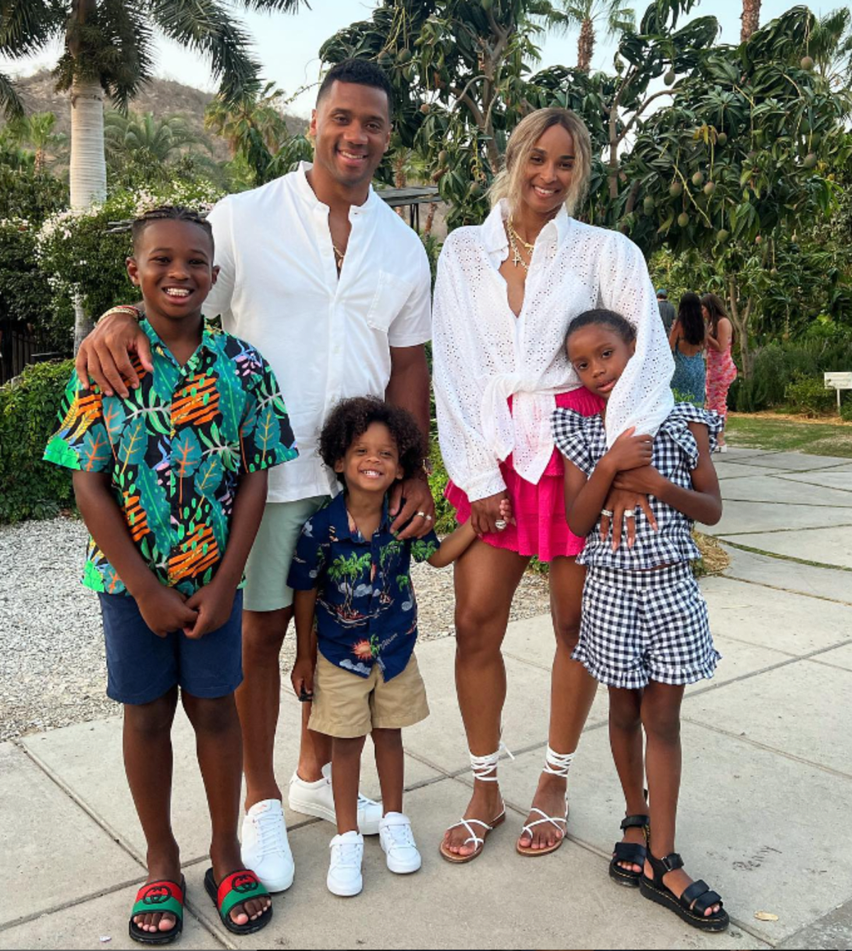 Russell Wilson with his family (dangerrusswilson/Instagram)