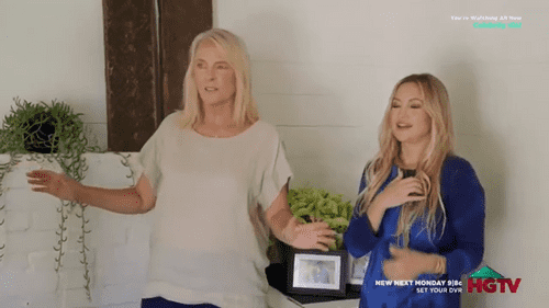 Kate Hudson and her future-mother-in-law Melissa Linehan in 'Celebrity IOU' Season 4 Part 2 (HGTV)