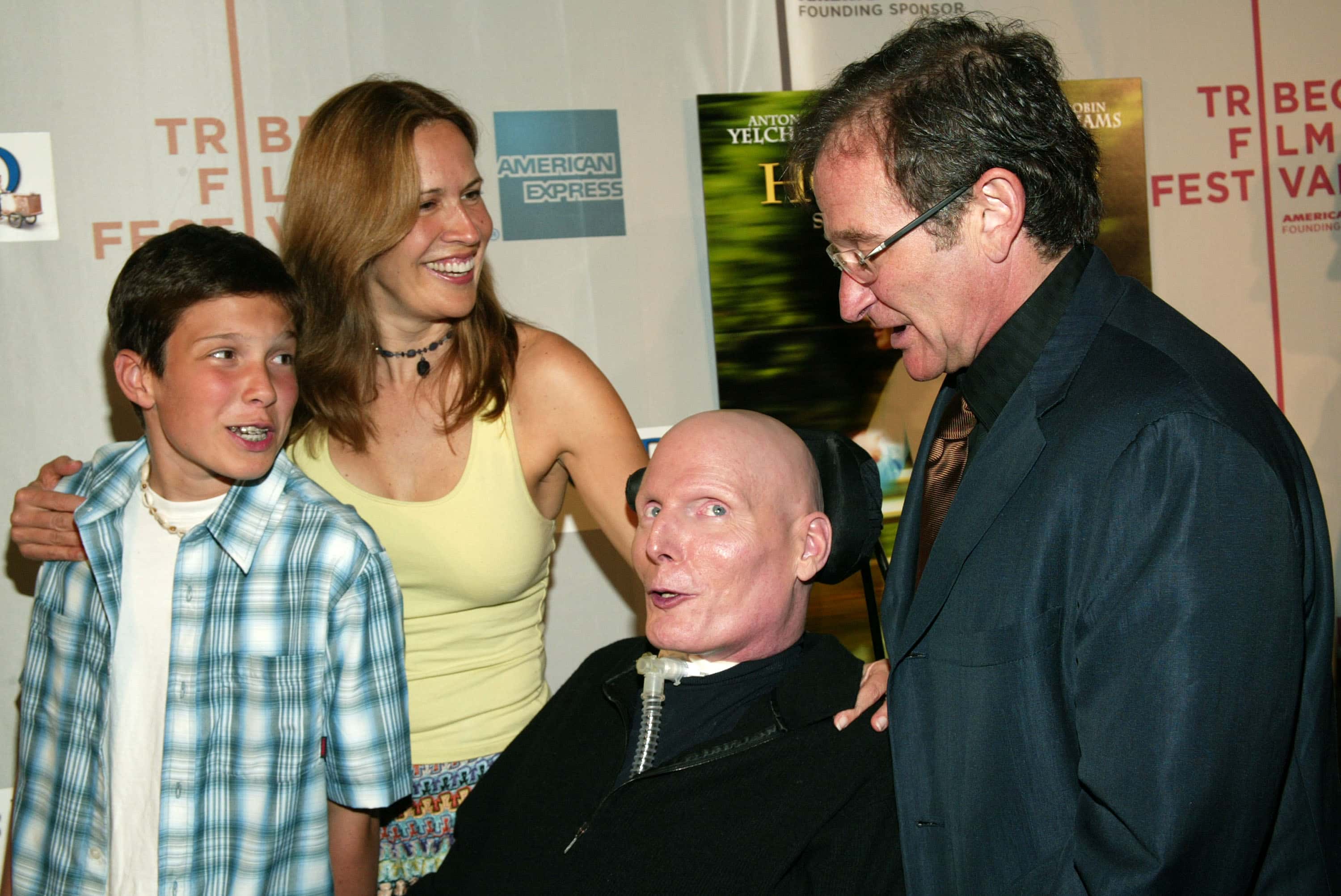 NEW YORK - MAY 7: Actor Robin Williams (R) poses with actor Christopher Reeve, wife Dana Reeve and son Will (L) at the screening of 