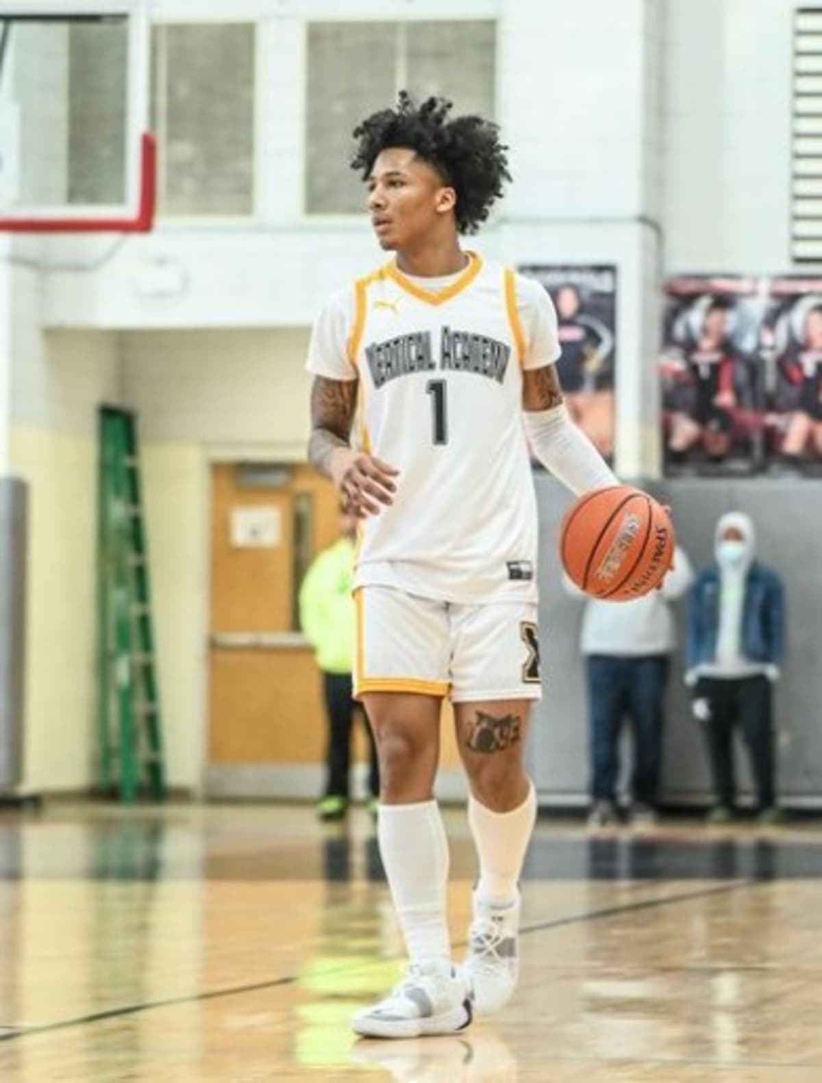 Mikey Williams is standing tall at 6 feet 3 inches (@mikey/Instagram)