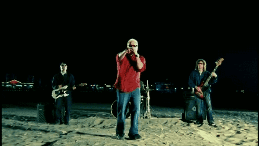 Steve Harwell performing with his band, Smash Mouth. (YouTube/SMASH MOUTH) 