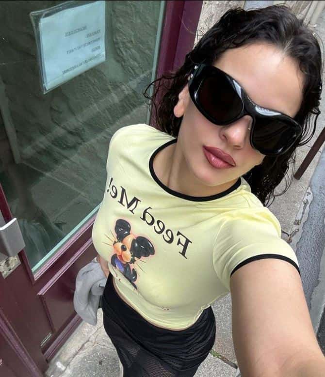 Rosalia posted a picture on her Instagram account and adore her fans (Rosalia/Instagram)