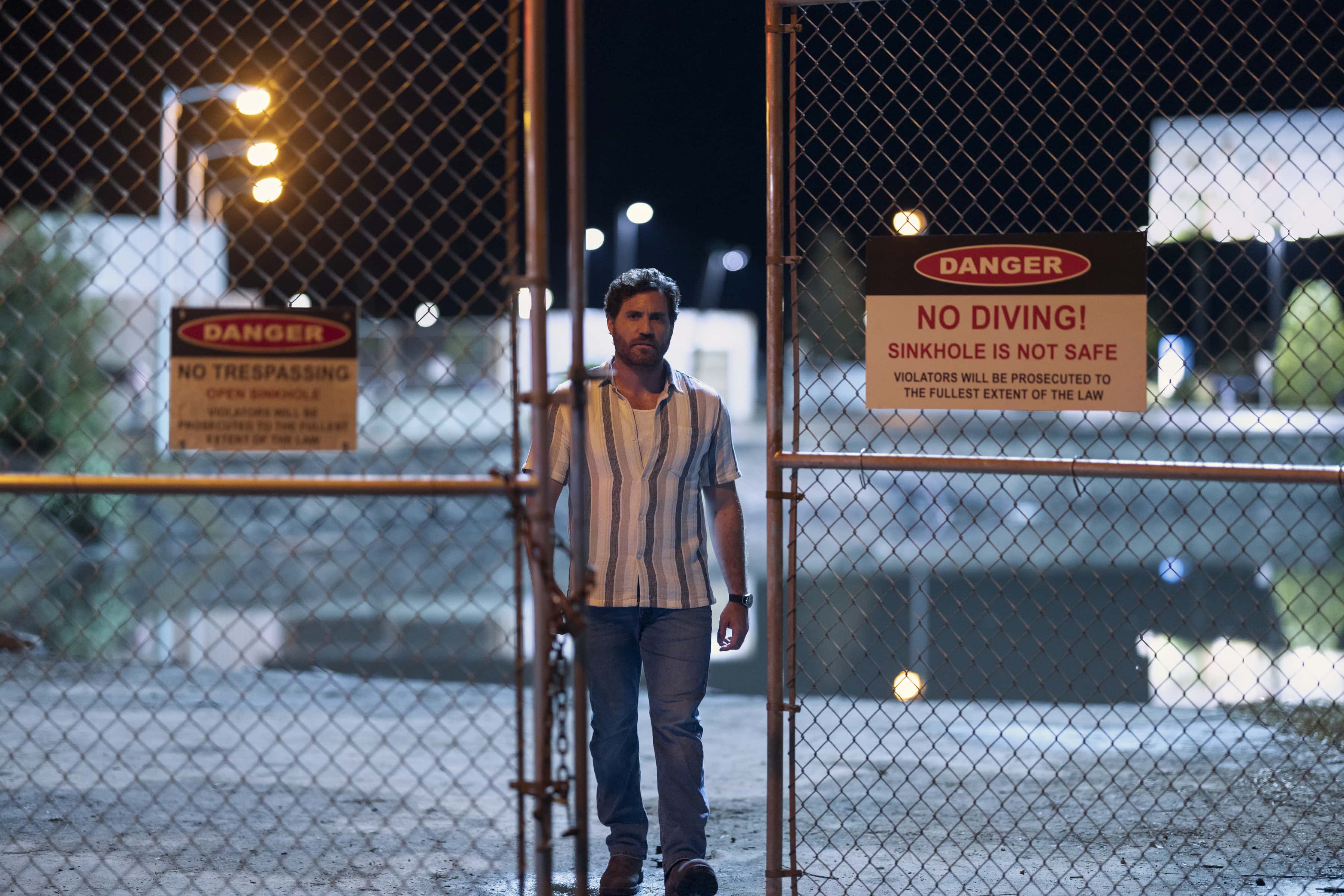 Edgar Ramirez as Mike Valentine in 'Florida Man' (Netflix)