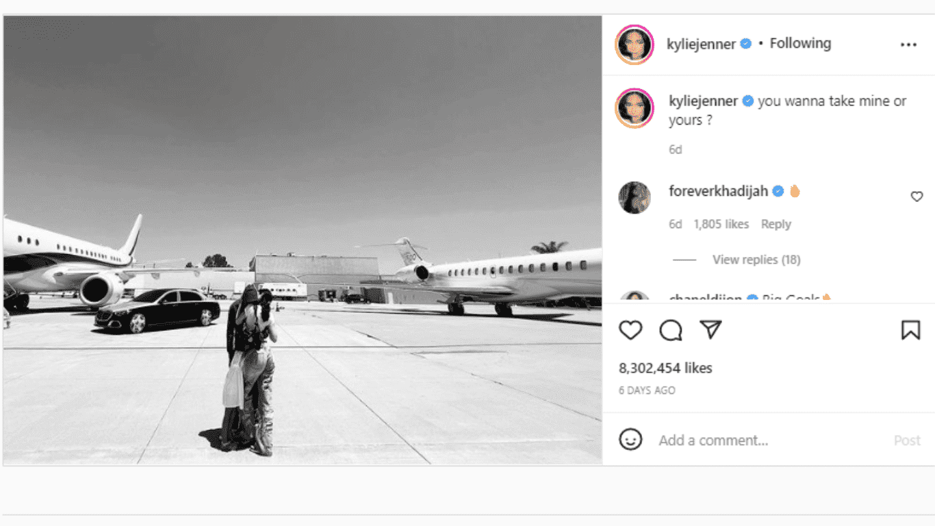 Kylie received backlash after posted the picture with her partner Travis Scott outside the plane
(Instagram/@kyliejenner)