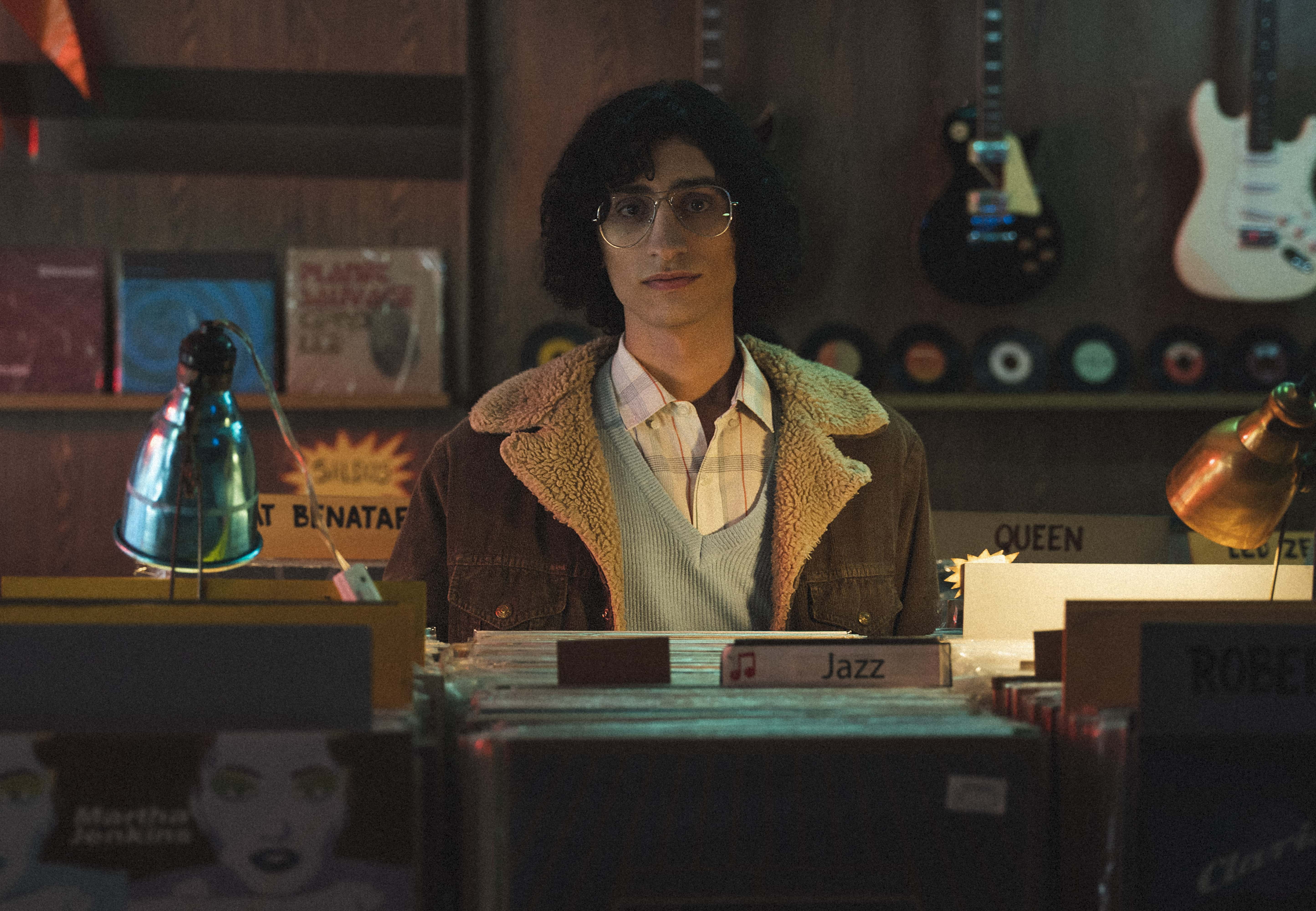 Ivan Hochman as Fito Paez in 'Love After Music' (Netflix)