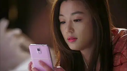 Jun Ji-hyun as Cheon Song-Yi in 'My Love from the Star' (HB Entertainment)