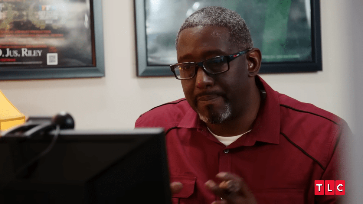 '90 Day Fiance' star Riley Diego Attaway gets flirty with Kimberly 'Kim' Menzies (TLC)