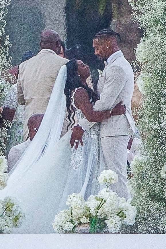 The Wall Street Journal revealed that Simone was the one to make first contact via social media. 'He would say I slid into his DMs' (Backgrid)
