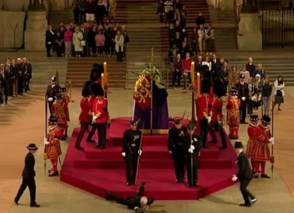 A guard fainted at the Wesminster Hall (Sky New Australia screenshot/YouTube)