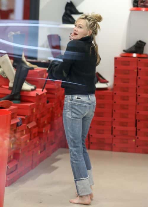 Melanie Griffith looking chic during shopping in LA (Backgrid)
