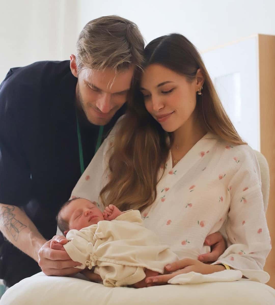 (@pewdiepie/Instagram) 