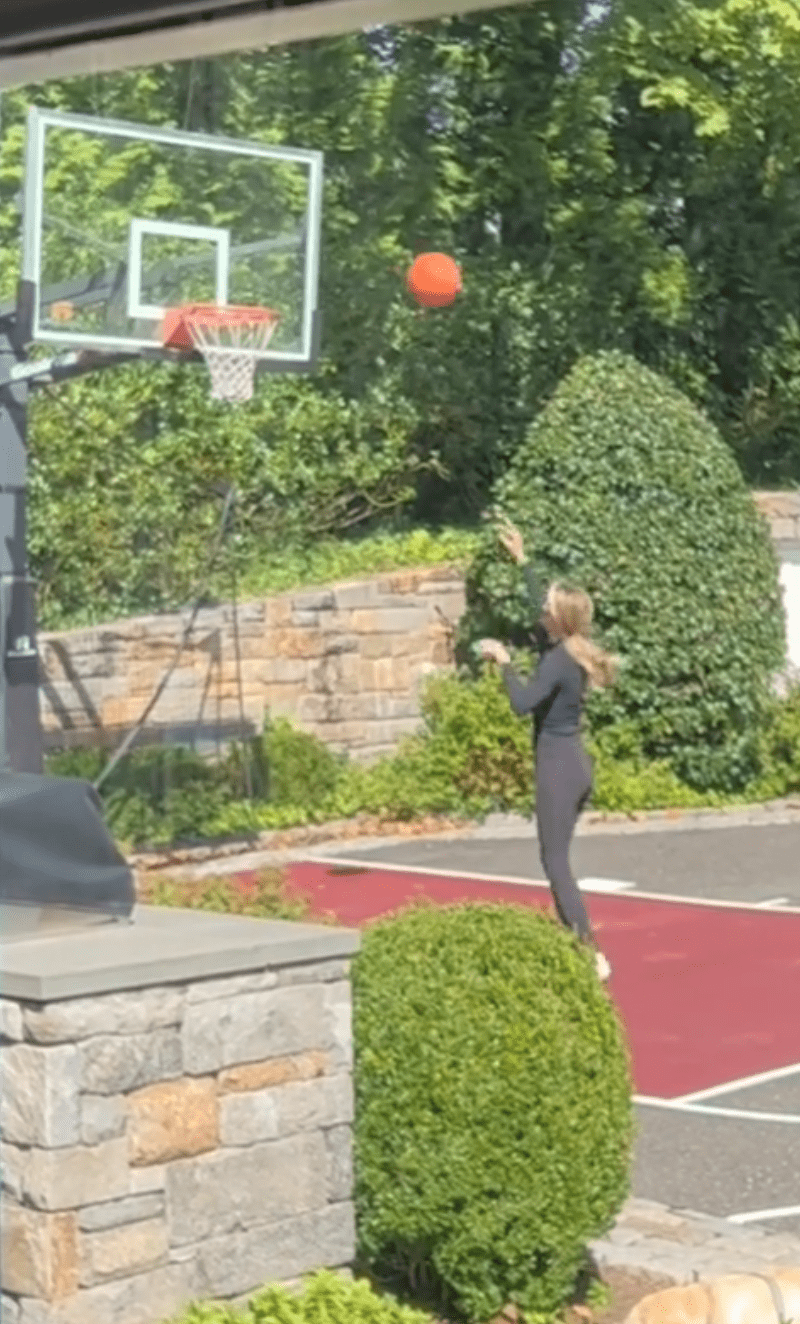 Megyn Kelly's husband captured her playing basketball recently (@megynkelly/Instagram)
