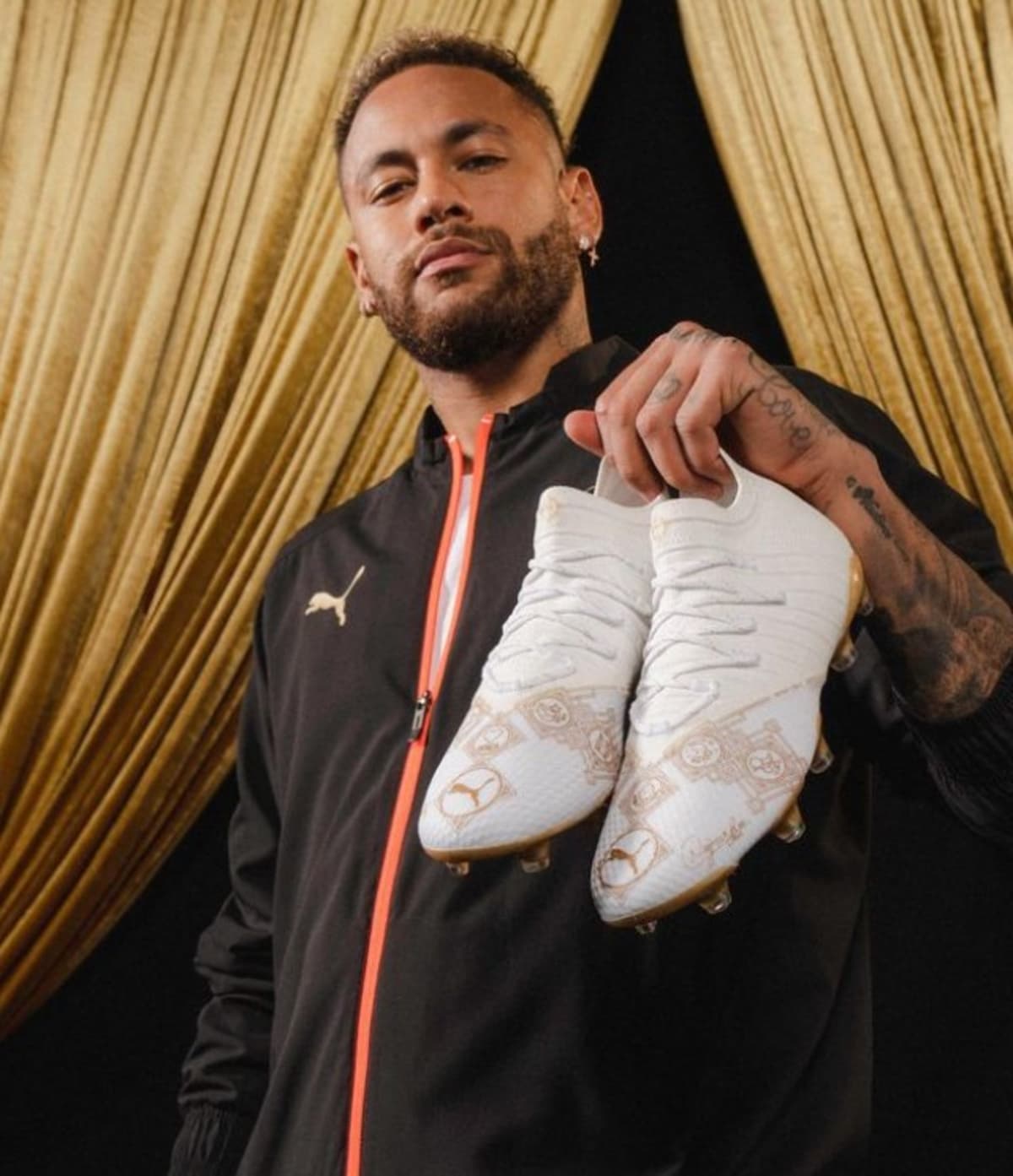 Neymar's height doesn't hinder his football career (neymarjr/Instagram)