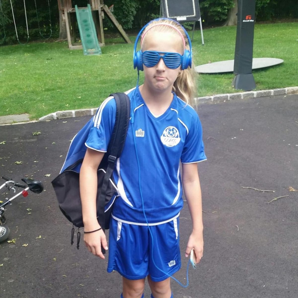 Kate looked uber cool in one of the snaps, dressed in a blue attire for school (@laraspencer/Instagram)