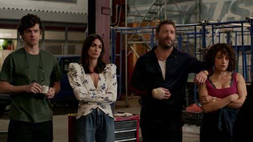 Peter Mark Kendall as Stan Loomis, Paz Vega as Ava Mercer, Jai Courtney as Bob Goodwin, Rosaline Elbay as Judy Goodwin in episode “Blue” of 'Kaleidoscope' (Netflix)