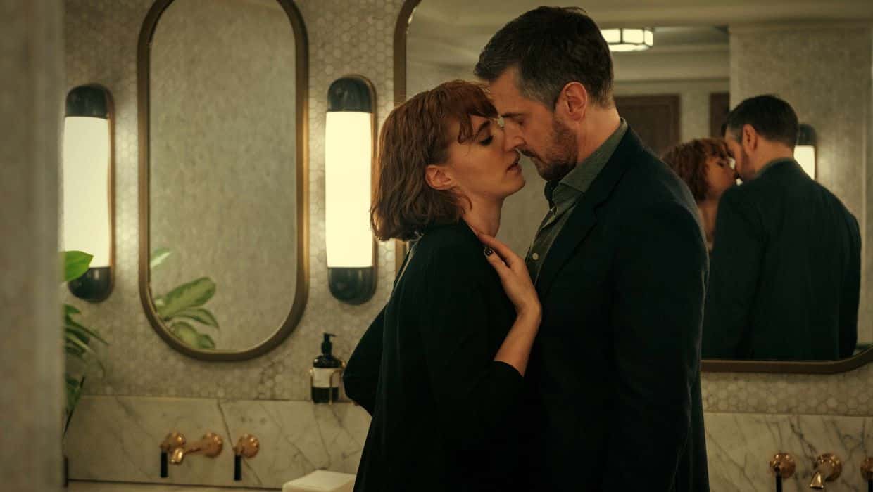 Charlie Murphyas Anna Barton and Richard Armitage as William Farrow in 'Obsession' (Netflix)