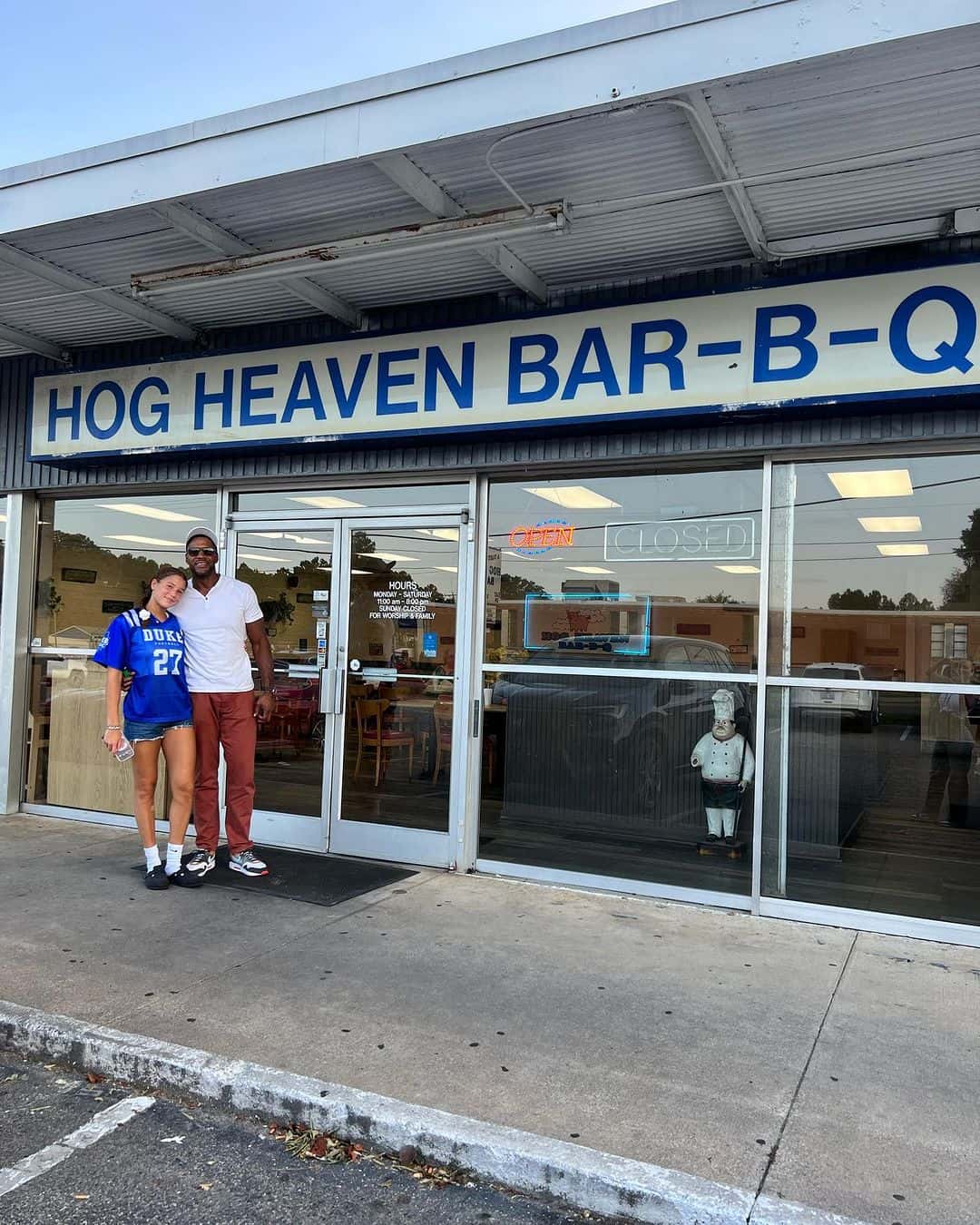 'GMA' Michael Strahan also took her daughter to a local BBQ restaurant in the area (@michaelstrahan/Instagram)