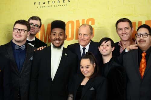 Woody Harrelson poses with the cast at the premiere of