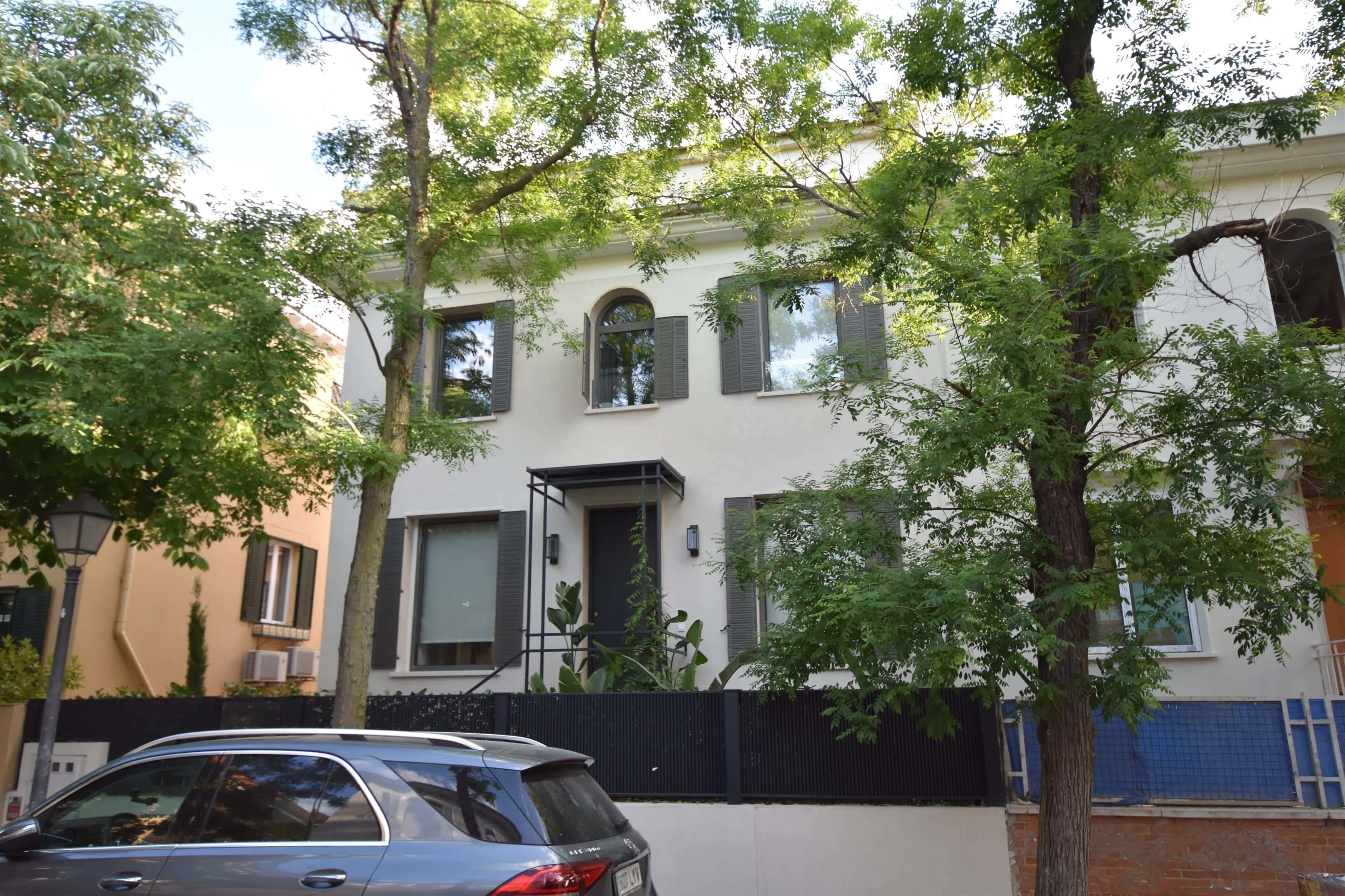 Amber Heard's house features five bedrooms and three bathrooms (Backgrid)