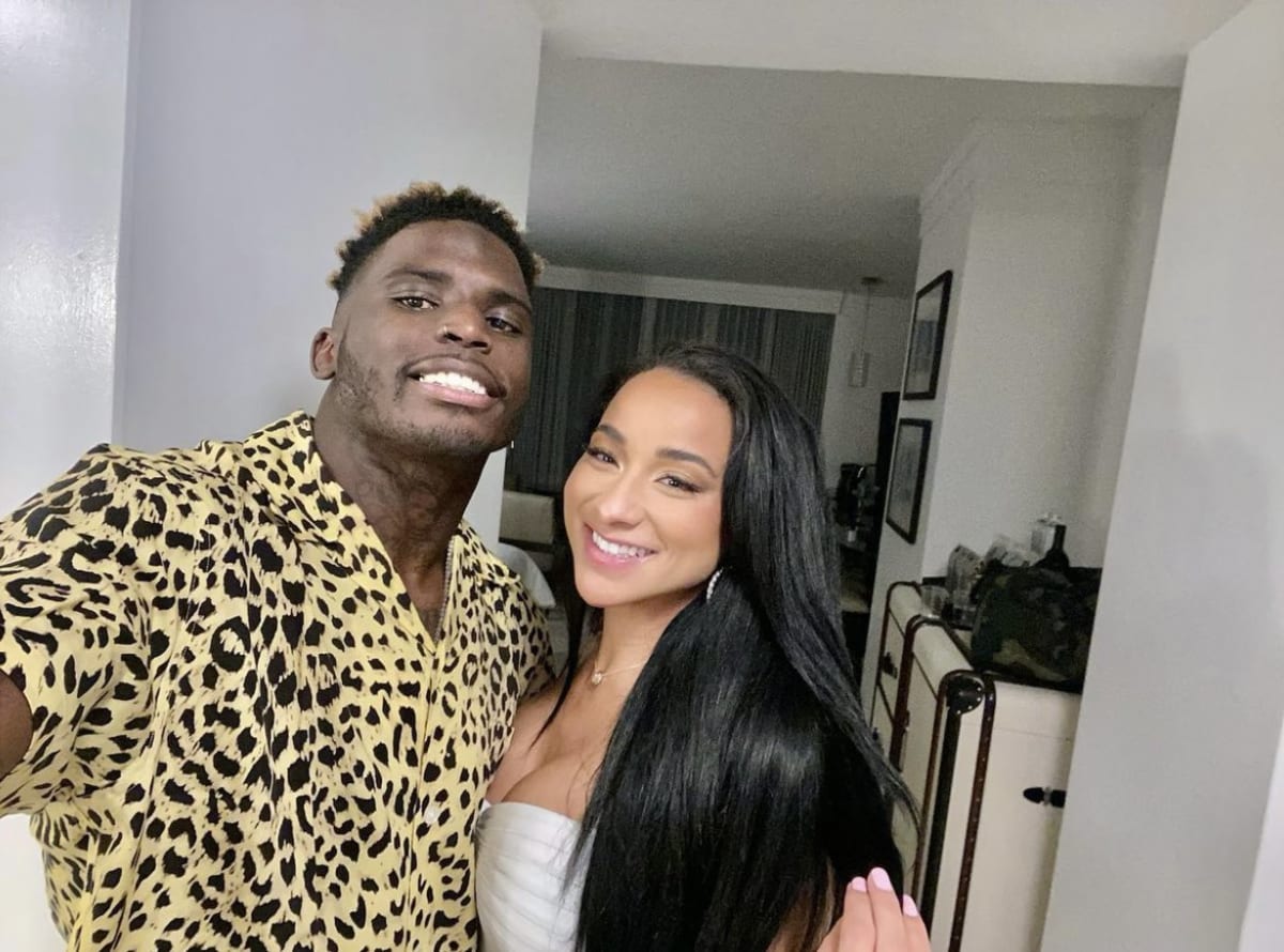 Tyreek Hill is taller than his girlfriend (@Ppls_Champ/ Twitter)