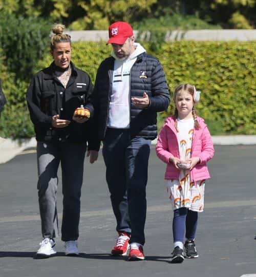 Jason Sudeikis & his daughter, Daisy, in Los Angeles on Mar. 24 (Backgrid)