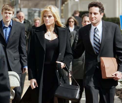 Following oral arguments in her case, Former Playboy playmate Anna Nicole Smith (C) departs with her attorney, Howard Stern (R), at the U.S. Supreme Court February 28, 2006 in Washington, DC. Smith is involved in a legal case before the court regarding the estate of her late husband, Texas oilman J. Howard Marshall II.