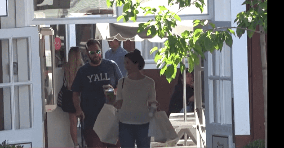 Adam Sandler walking with Cane (Screenshot from DailyMail)