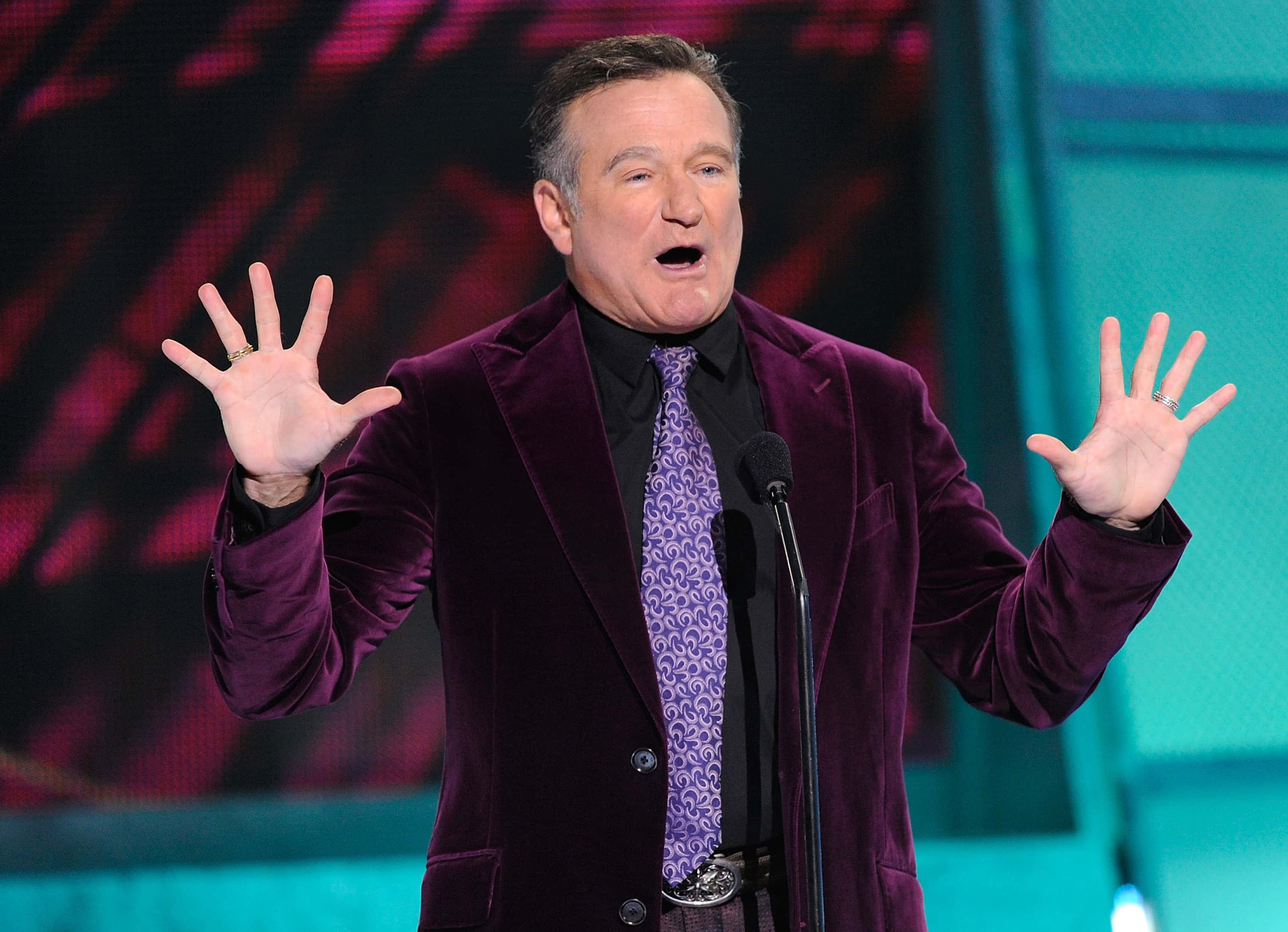  Robin Williams speaks during the 35th Annual People's Choice Awards held at the Shrine Auditorium on January 7, 2009, in Los Angeles, California. (Photo by Kevork Djansezian/Getty Images for PCA)
