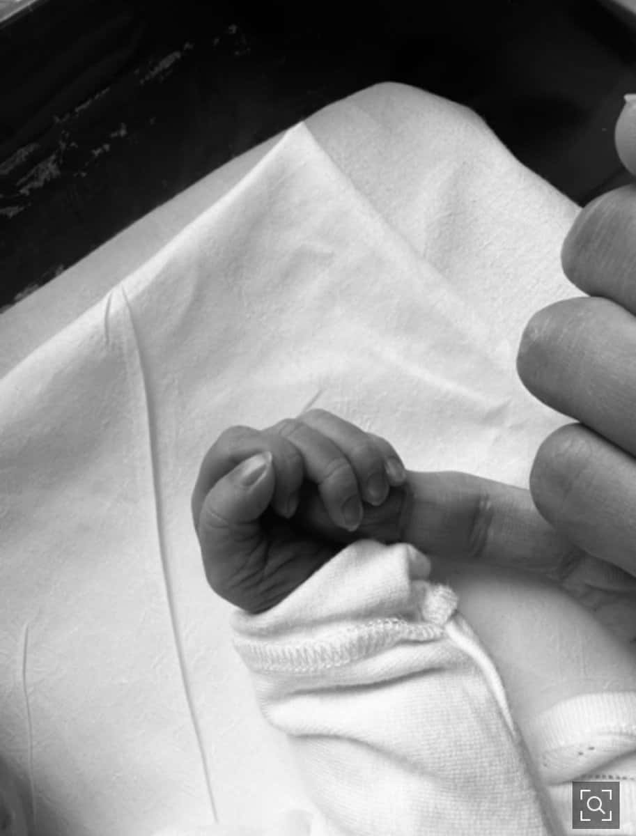 Photo shared by Song Joong-Ki with his son on the fancafe (Naver/Kim Mi-Hwa) 