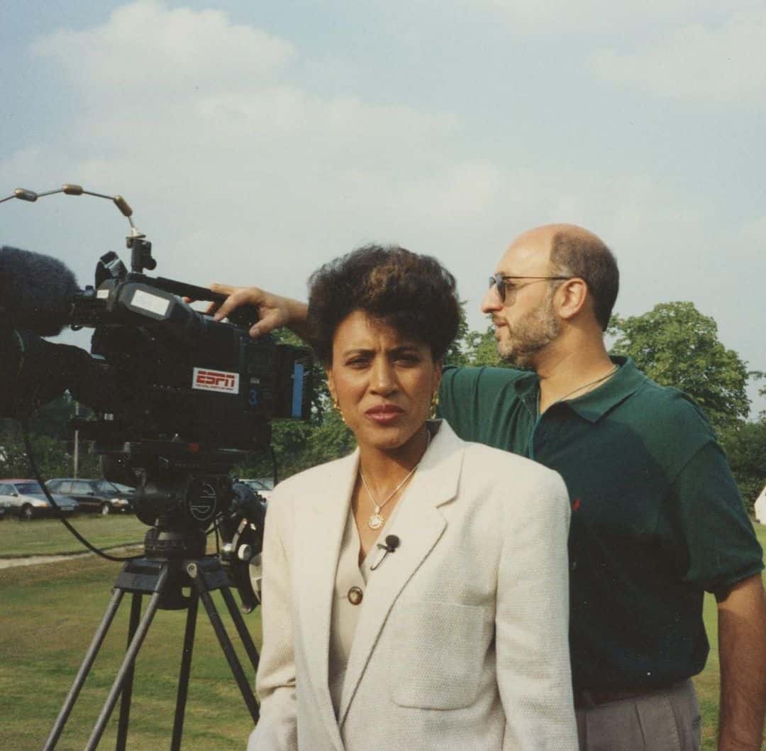 'GMA' star revealed her look from the 90s in the throwback photos (@robinrobertsgma/Instagram)